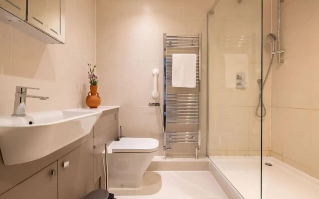 The Woking Wonder Captivating 3bdr Flat With Parking