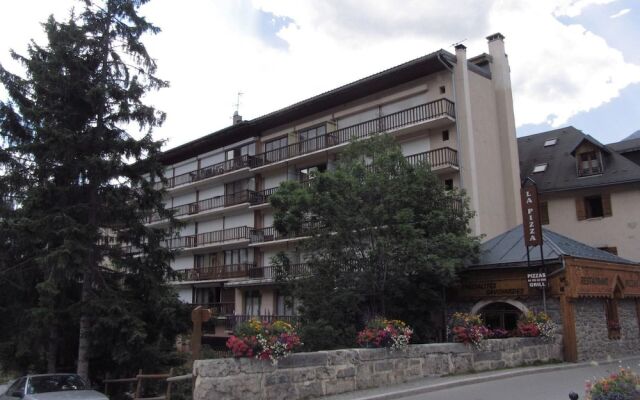 Royal Neige N°10 : Studio 3 Personnes / Studio 3 People