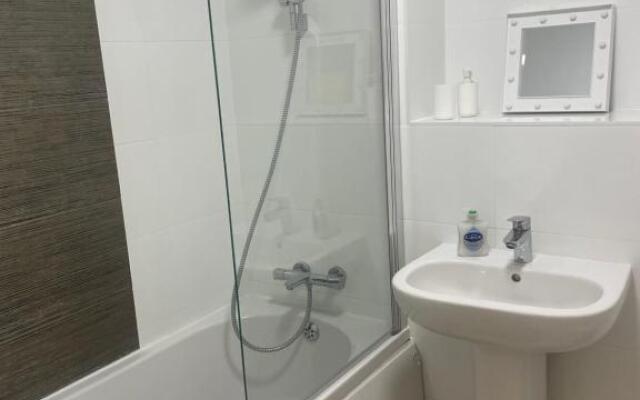 #0608 Lovely 1 Bedroom apartment - free parking