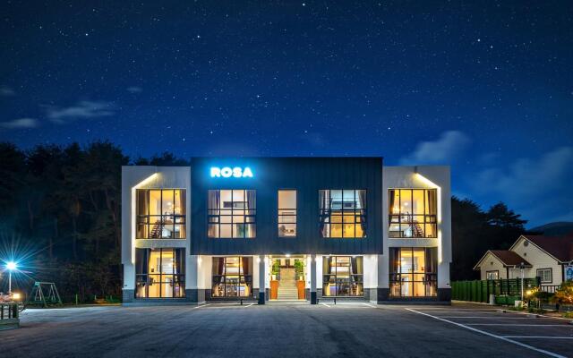 Gyeongpo Rosa Kids Poolvilla