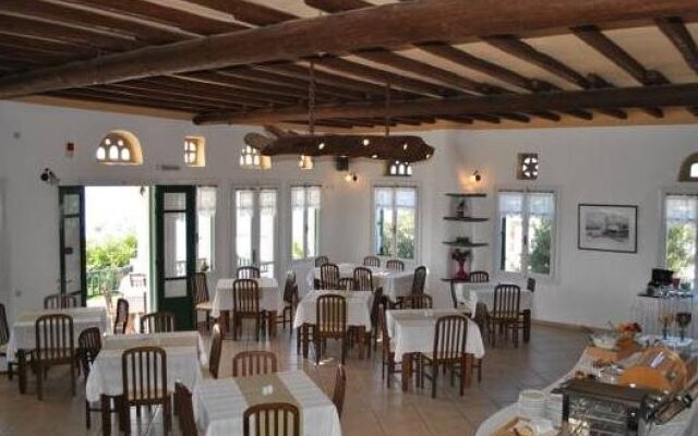 Cavos Studios & Appartements