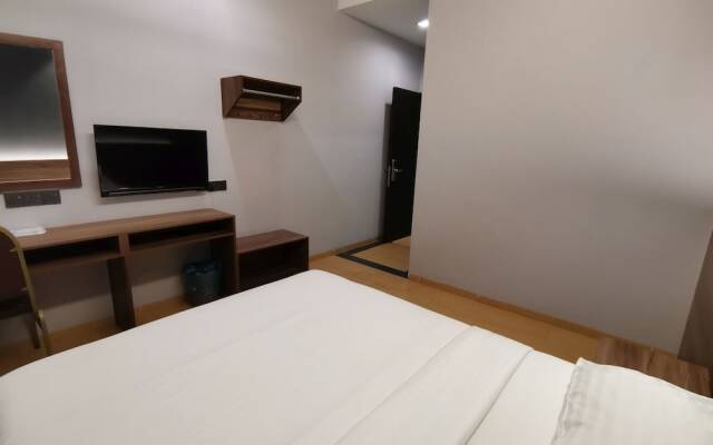 OYO 89443 Lumut Hotel