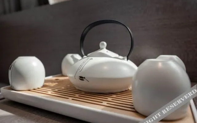 Yihai Hotel (Zhengzhou South China City Longhu Jinyi City Shopping Center Branch)