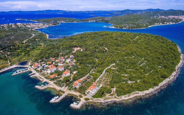 Nice Apartment in Zdrelac With Wifi and 2 Bedrooms