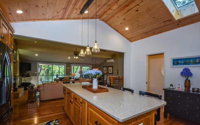 Lakeside Dreamin' 4 Bedroom House