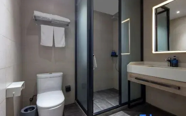 HanTing Premium Hotel (Nanchang Honggutan Wanda Plaza Hotel)