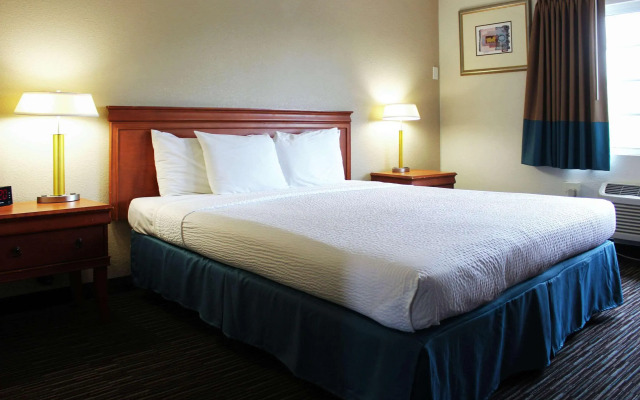 Rodeway Inn Near University-Gateway to Yosemite