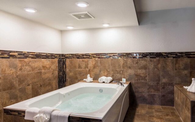 Clarion Inn & Suites Russellville I-40