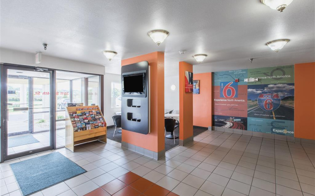 Motel 6 Omaha - Central