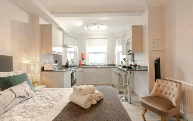 12 Helena Luxury Serviced Apartment