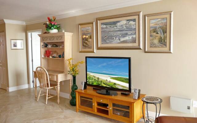 Magical Beachfront Condo With Pool and Ocean Views