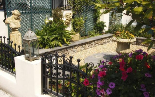 Tides Reach Guest House