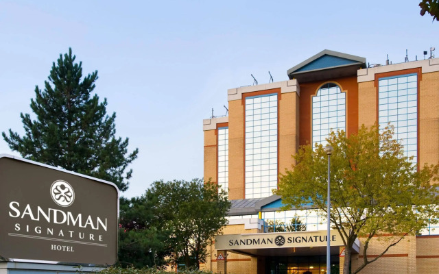Sandman Signature London Gatwick Hotel