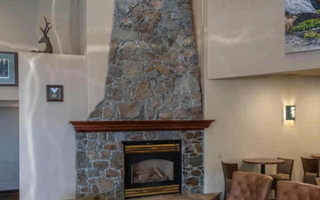 Truckee Donner Lodge