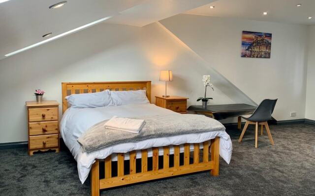 Stunning 5bed House in Birmingham Contractors Also