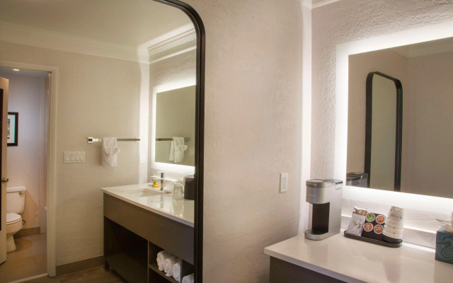 Best Western Plus Humboldt Bay Inn