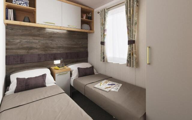 Lydstep Beach BayView 2021 3-Bedroom Holiday Home.