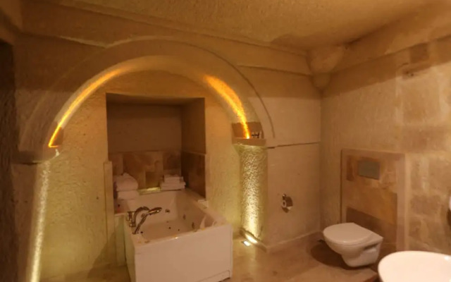 Abu Hayat Cave Suites