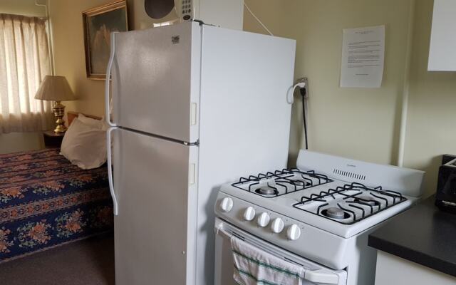 Deerview Lodge & Cabins - Princeton BC