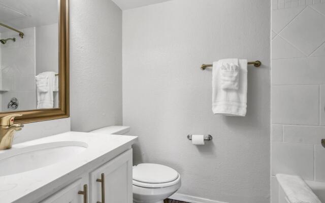 West University- 2BR- Parking- WiFi