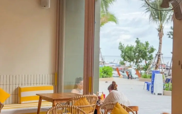 Phi Phi at Pier