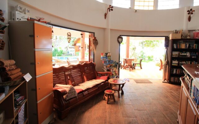 Nice 'n Easy House