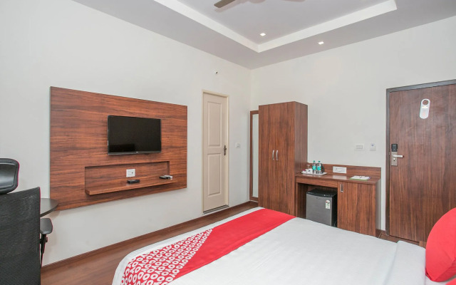 OYO 15865 Passport Inn