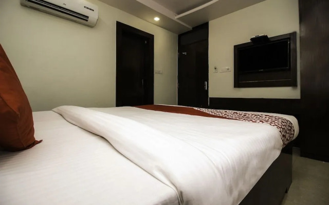 OYO 15424 Hotel Galaxy Palace