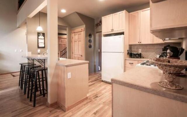 Meadow Wood Lodge in Shugart Flats