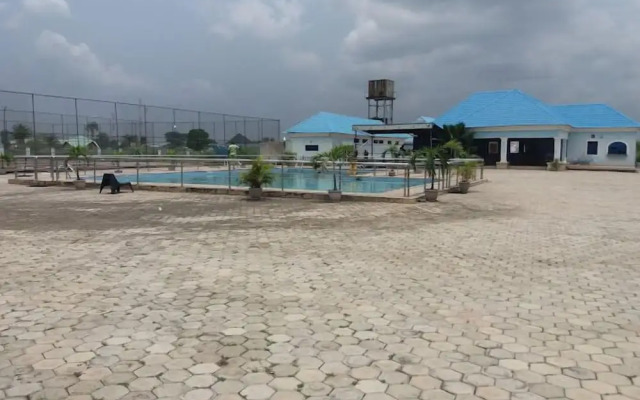 Heroes Luxury Apartments and Suites