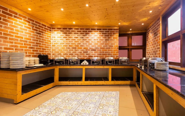 Sumitel Sanderling 500 meters from Mall Road