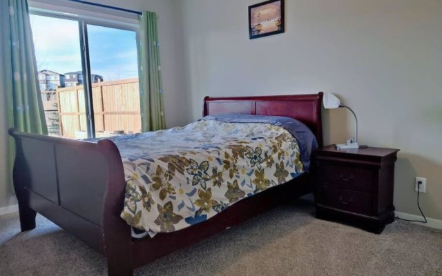 Brand New Entire guest suite by lake near YYC