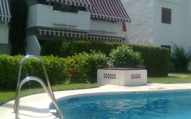 Apartment With In Estepona With Pool Access And Furnished