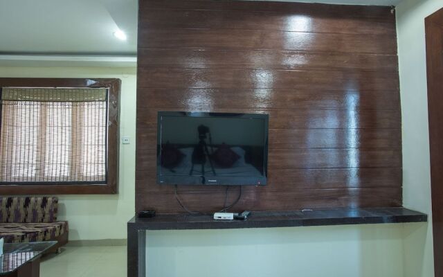OYO 5738 Hotel Lords Inn