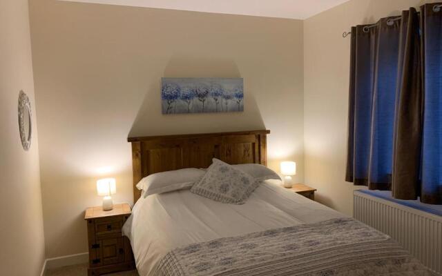 Secluded hilltop hideaway!