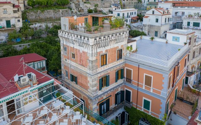 Upscale Central Amalfi Apartment In 19th-century Building