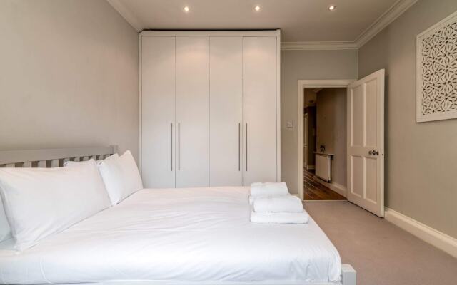 Canal Crescent Charm Flat With Stunning Views, Little Venice