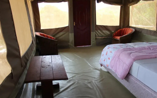 Explore Nature Mara Lodge