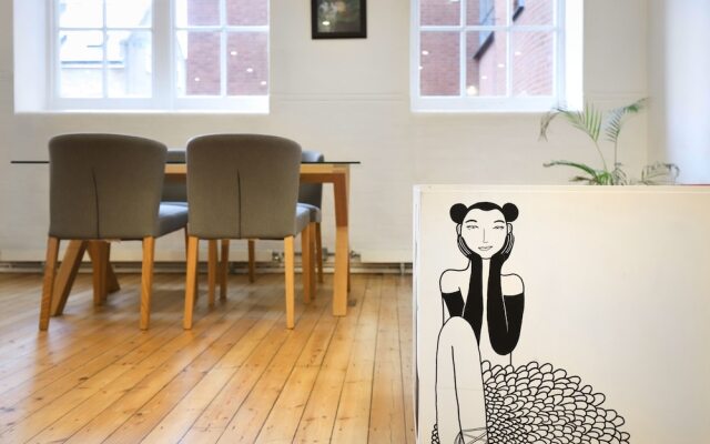 Stylish Loft-style Apartment Close to Overground