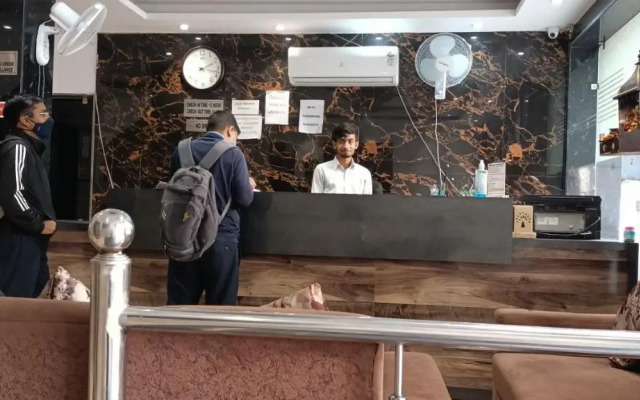 OYO 87910 Hotel SUN PLAZA