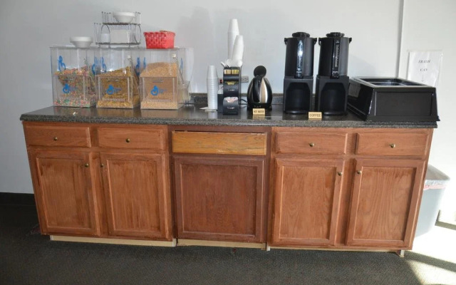 Red Carpet Inn & Suites Ebensburg