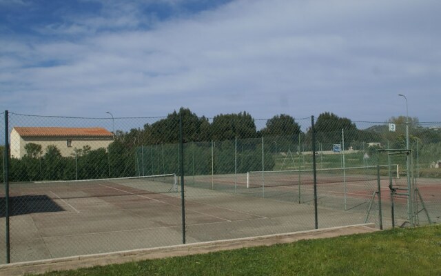 Spacious house, 100m from the beach, swimming pool.