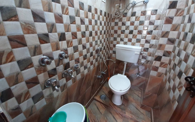 Couple Friendly Private Flat in Posh Lajpat Nagar