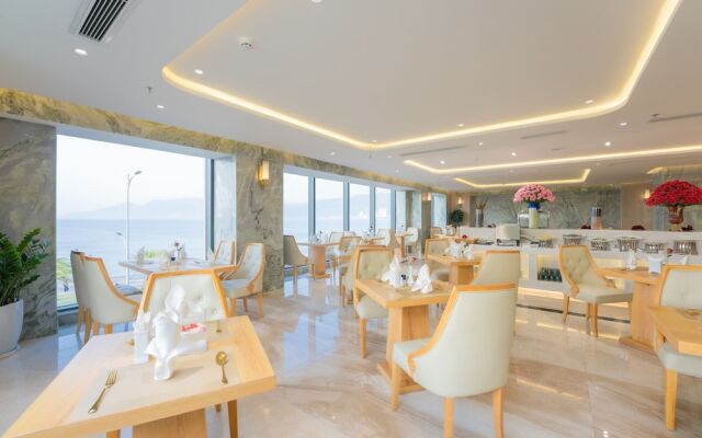 Canary Gold Hotel Quy Nhơn, Beachfront