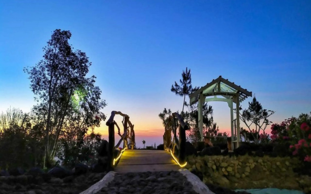 Bukit Lintang Sewu Glamping by ZUZU