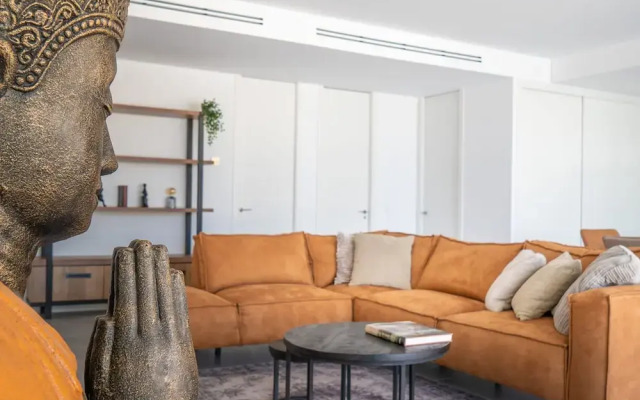 Villa Esmeralda 20 by Bookaparadise