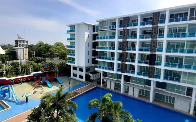 Light, airy, east facing 2 bed/2 bath pool views