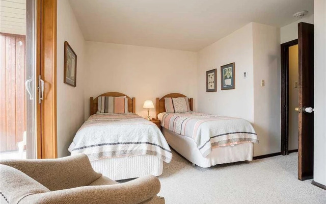 West Condominiums - W3301