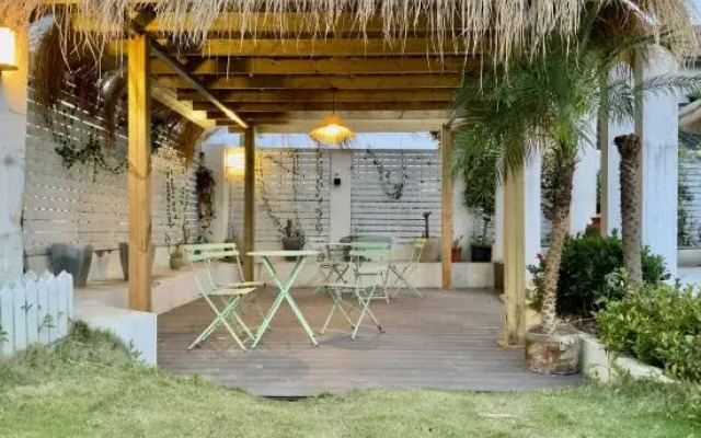 Left bank•la vie Pool Resort