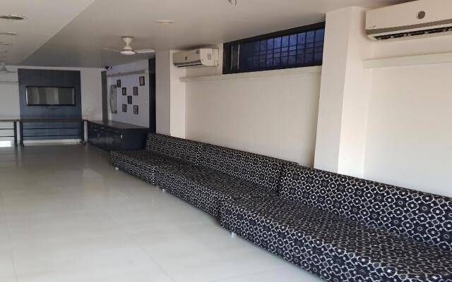 OYO 10745 Hotel Tuli's